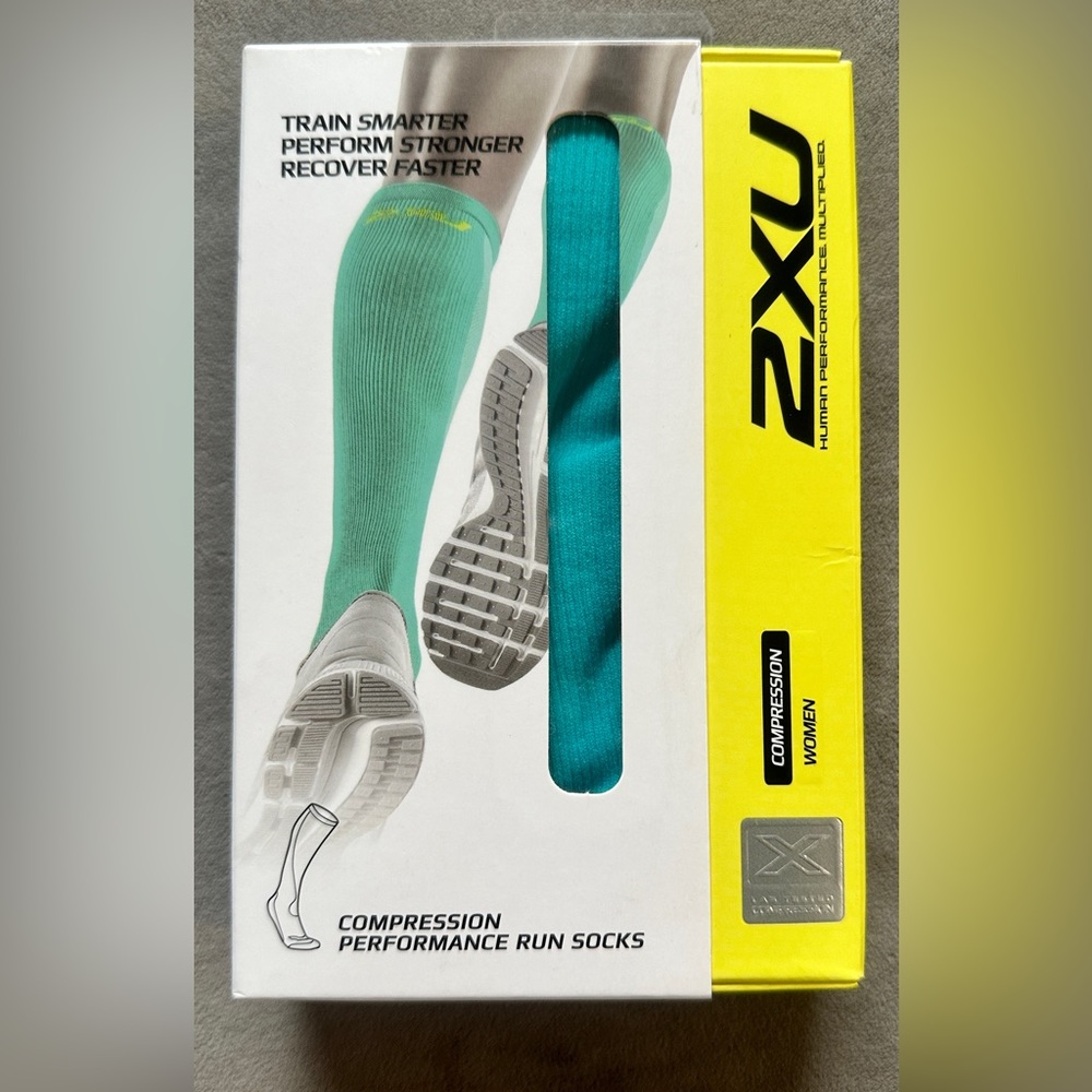 ❌SOLD❌ 2xu Performance Compression Socks - NIB Women Large; color: Teal